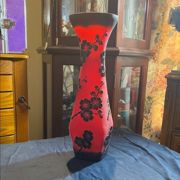 Vintage Pekin Frosted Glass Other - Chic Black and Red Floral Vase
